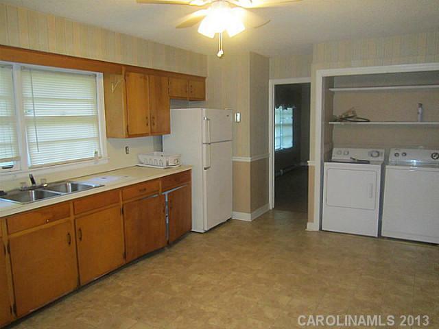 1821 Hart Road Charlotte, NC 28214 - Photo 4 of 11 Gallery Image 4