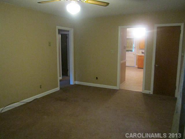 1821 Hart Road Charlotte, NC 28214 - Photo 5 of 11 Gallery Image 5