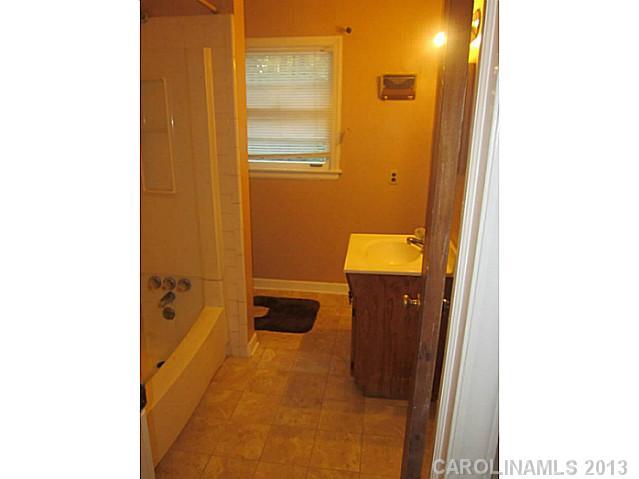 1821 Hart Road Charlotte, NC 28214 - Photo 8 of 11 Gallery Image 8