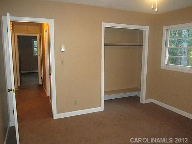 1821 Hart Road Charlotte, NC 28214 - Photo 9 of 11 Gallery Image 9
