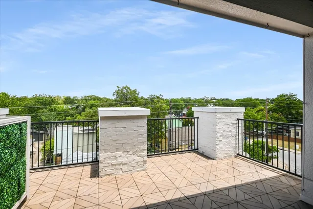an empty room with window