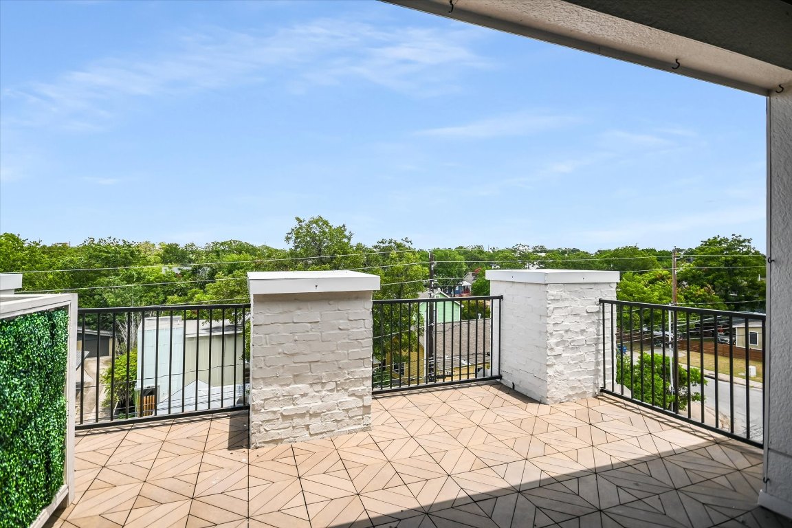 1023 Juniper Street Austin, TX 78702 - Photo 22 of 31