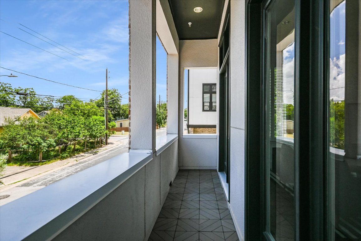 1023 Juniper Street Austin, TX 78702 - Photo 10 of 31