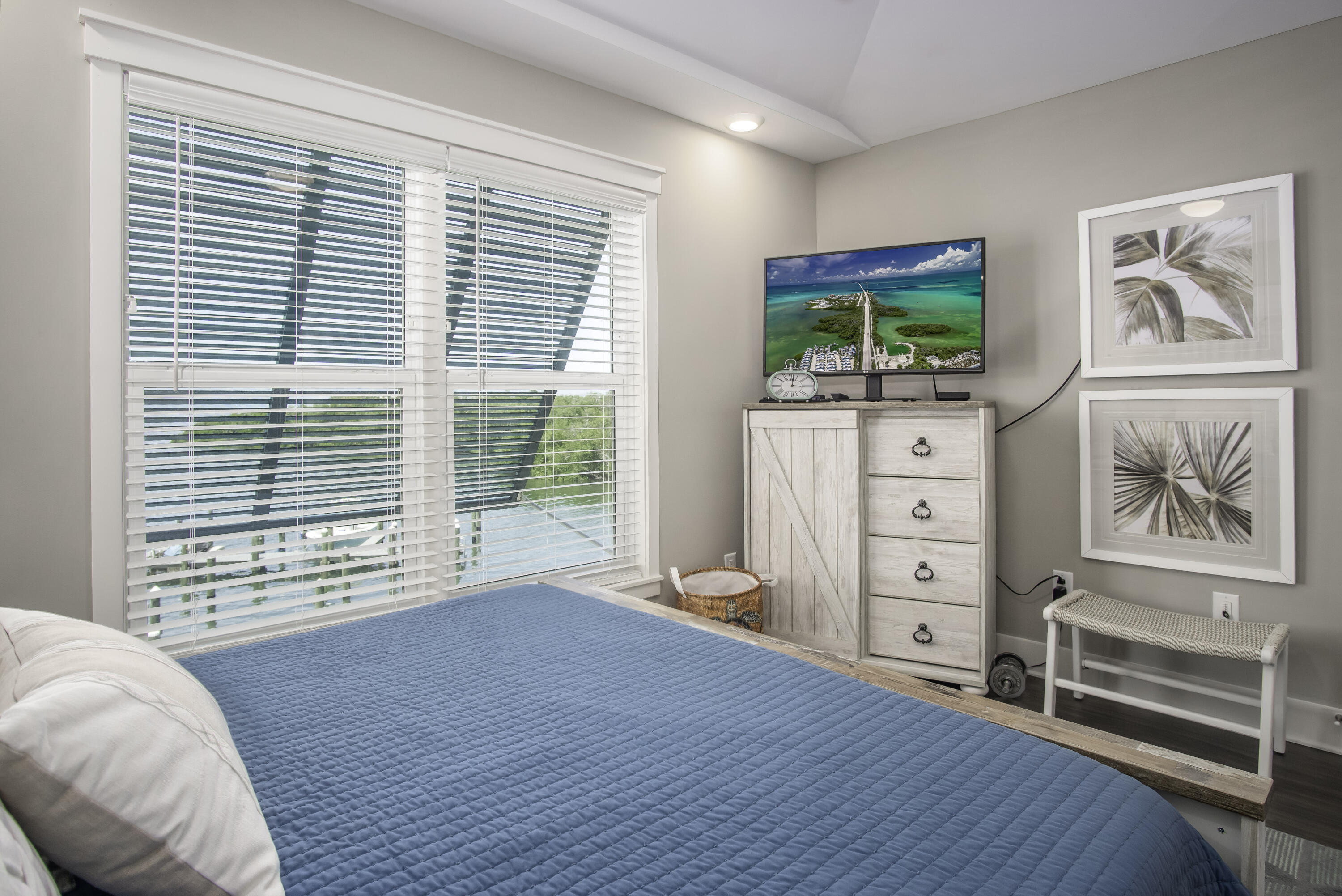 101 11th Street, Unit 11 Marathon, FL 33050 - Photo 28 of 67 a bedroom with a bed and a flat tv screen