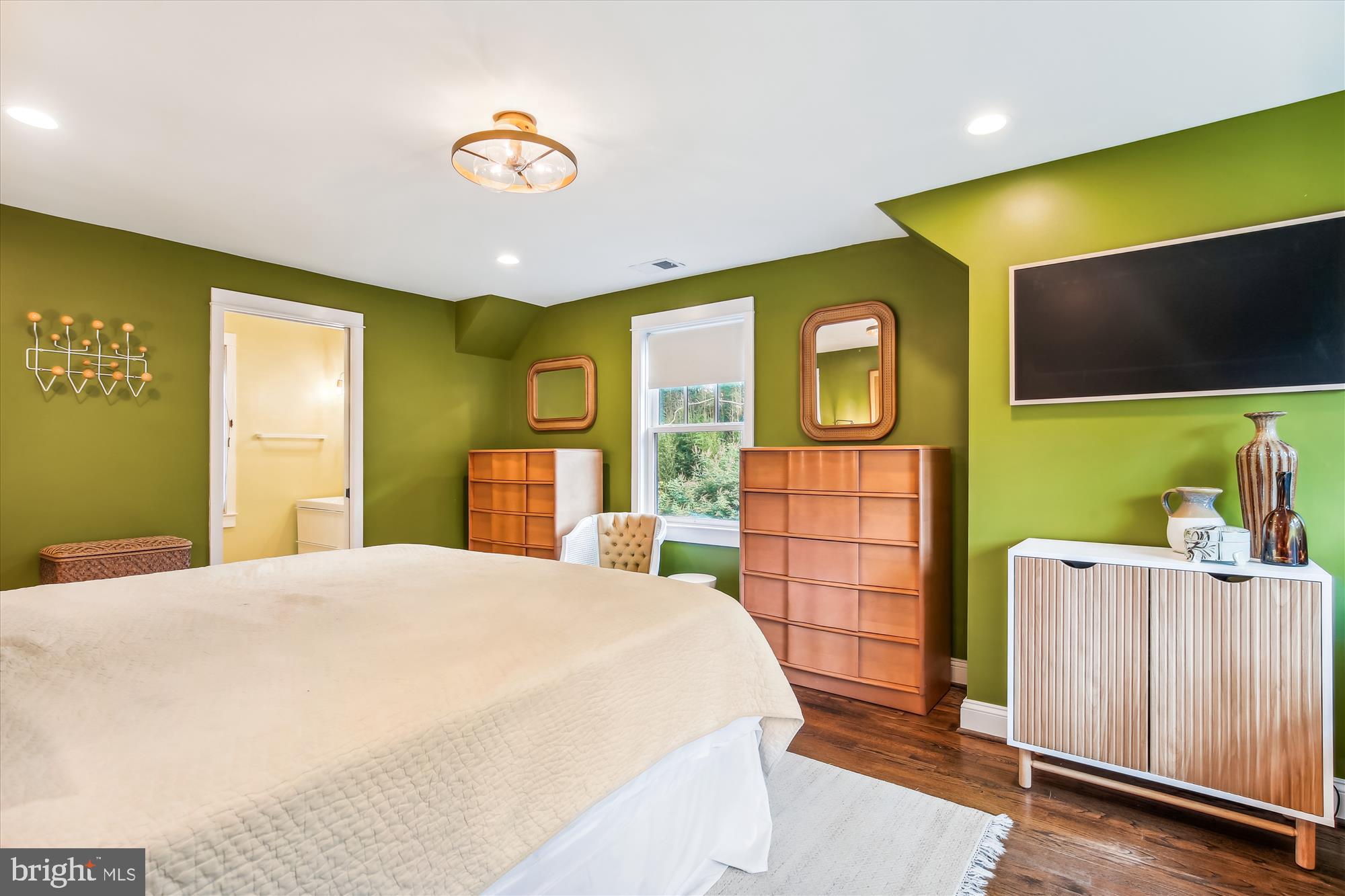 2433 Ridge Rd Drive Alexandria, VA 22302 - Photo 25 of 59 Primary Bedroom