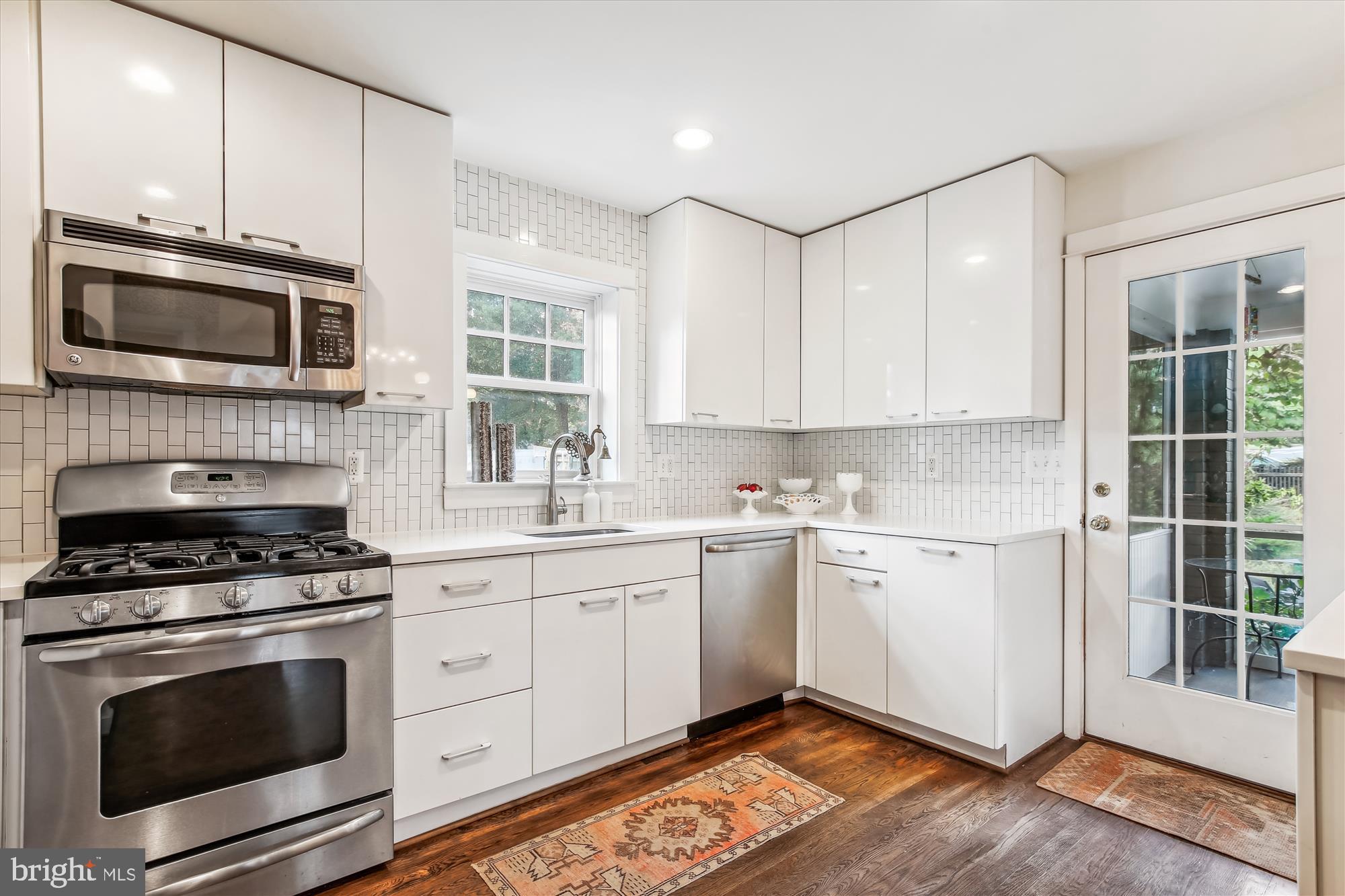 2433 Ridge Rd Drive Alexandria, VA 22302 - Photo 10 of 59 Kitchen