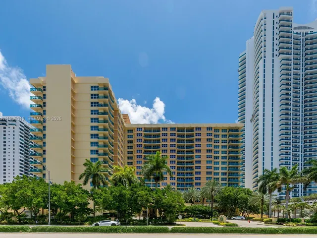 $2,900 | 2501 South Ocean Drive, Unit 921, Hollywood, FL 33019