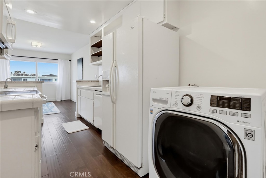 8738 Delgany Avenue, Unit 301 Playa del Rey, CA 90293 - Photo 13 of 32 Gallery Image 13