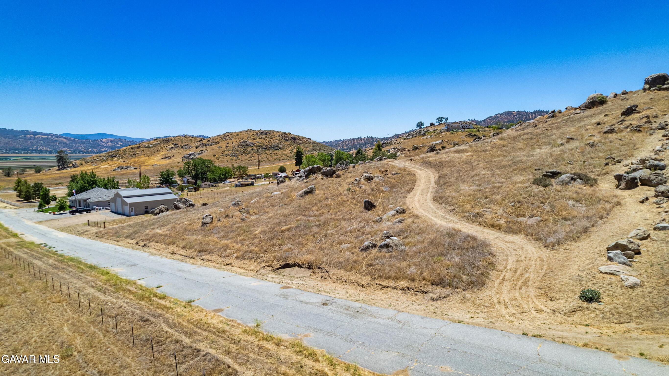 Castle Gate Drive Tehachapi, CA 93561 - Photo 4 of 16 3