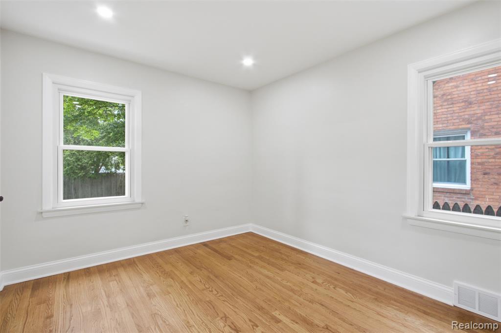 1388 Vernier Road Grosse Pointe, MI 48236 - Photo 10 of 17