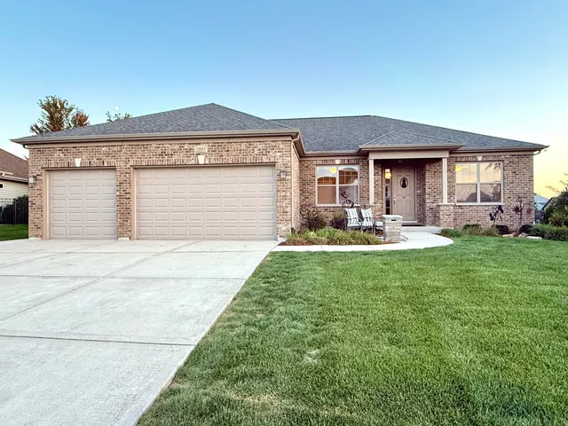 $560,000 | 21053 Benjamin Drive, Shorewood, IL 60404