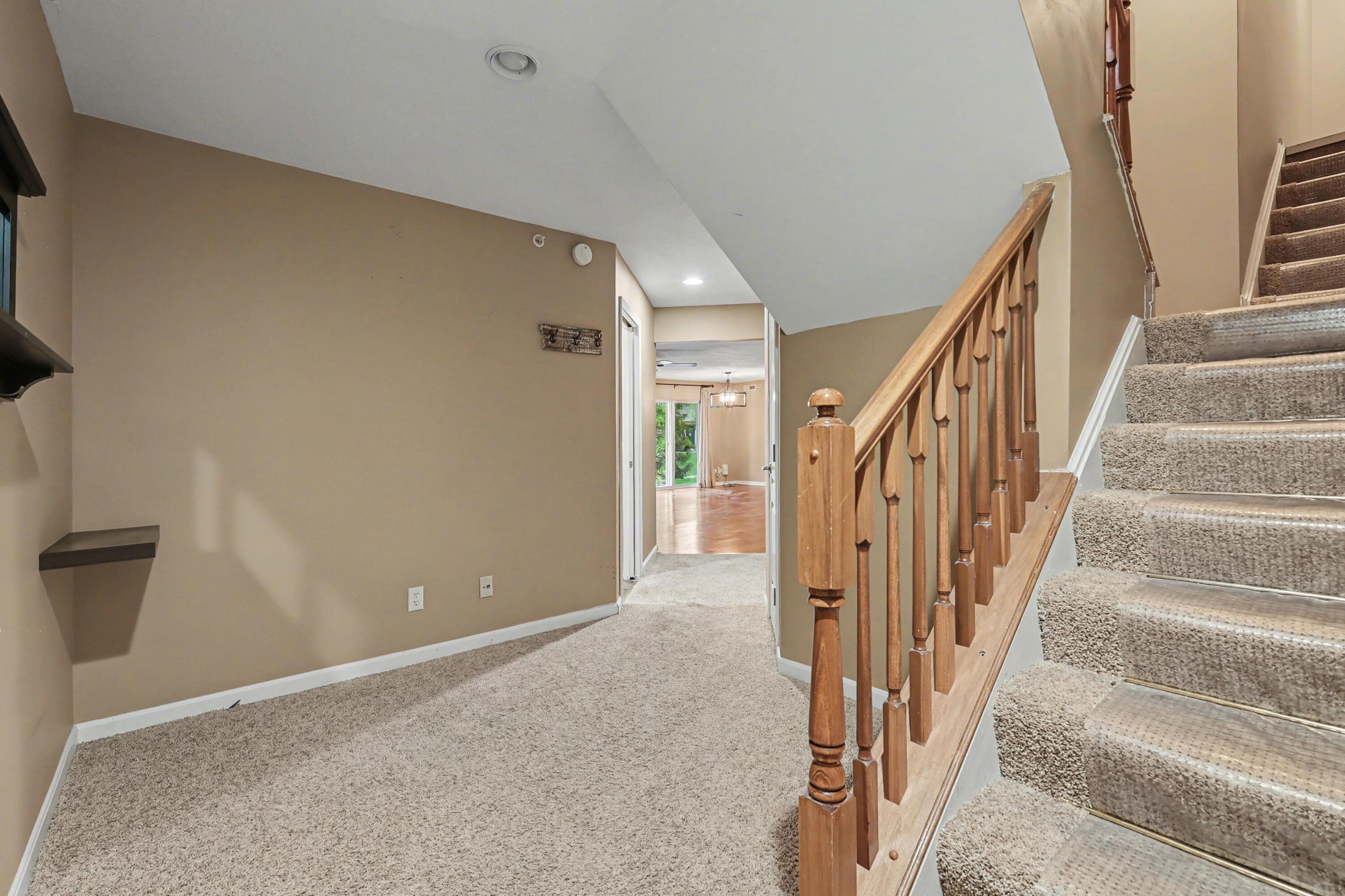 875 Slate View Cold Spring, KY 41076 - Photo 4 of 33 Entry/Foyer