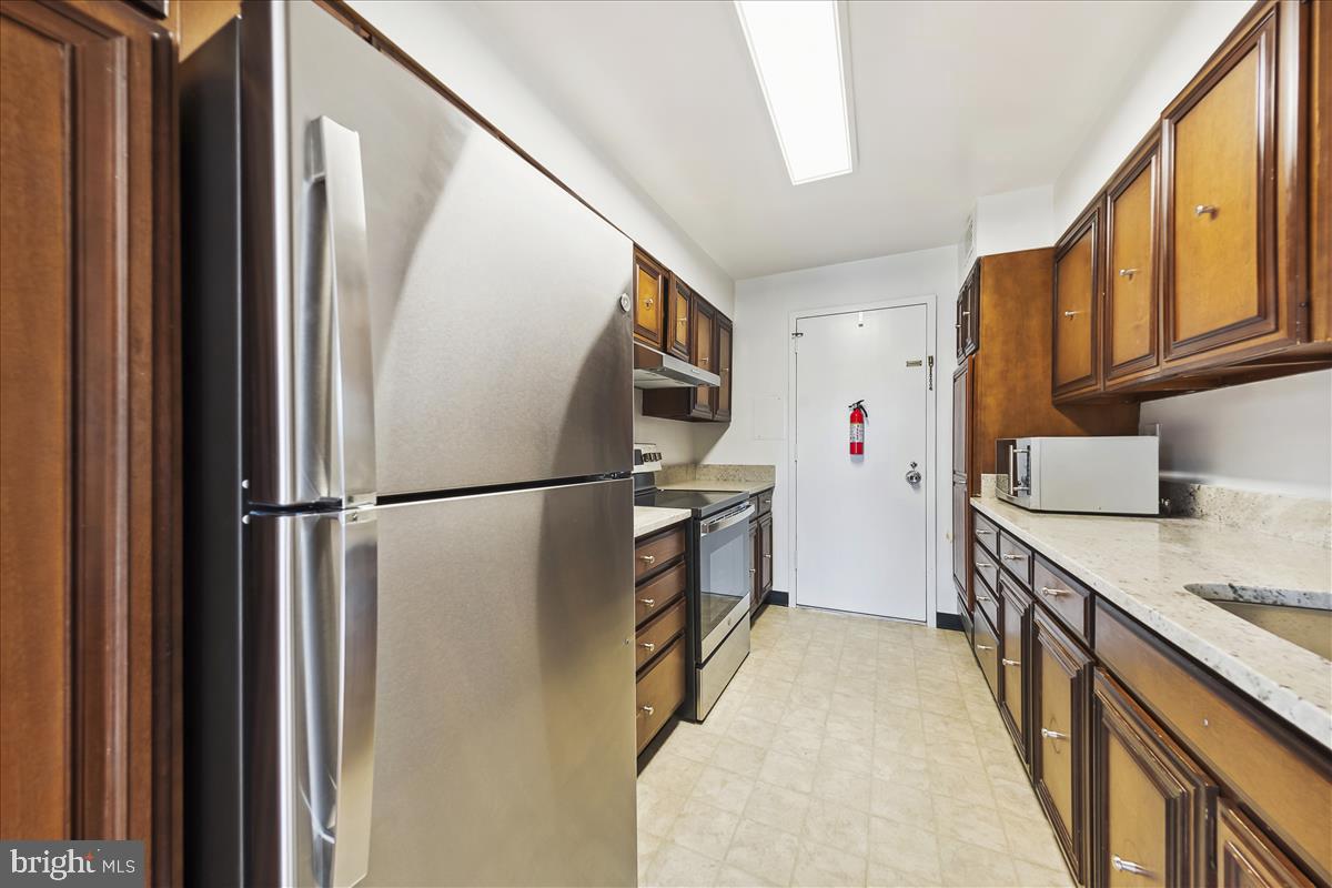 2501 Calvert Street Northwest, Unit 804 Washington, DC 20008 - Photo 13 of 45 Unit kitchen