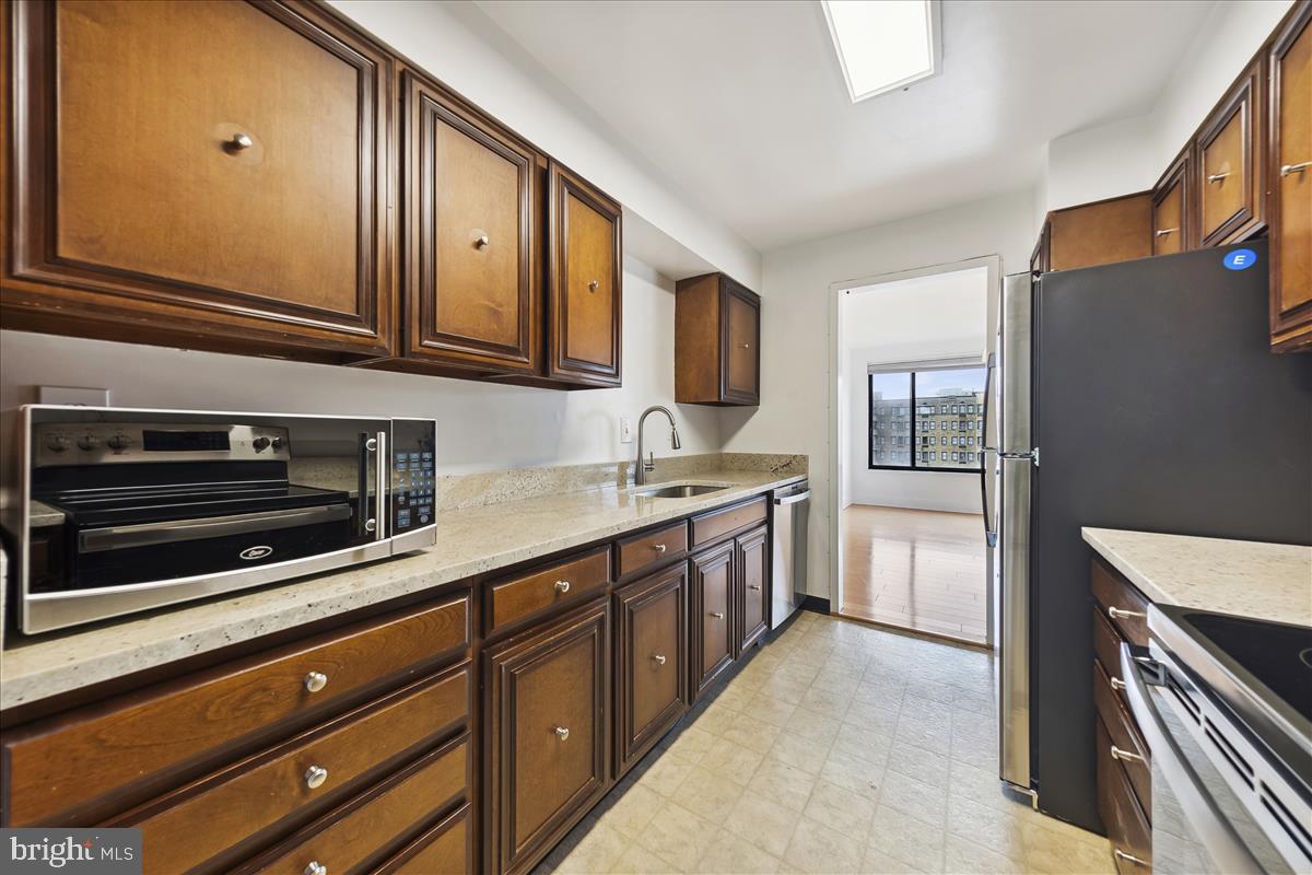 2501 Calvert Street Northwest, Unit 804 Washington, DC 20008 - Photo 15 of 45 Unit kitchen