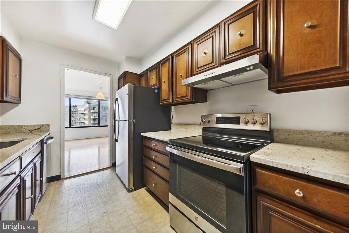 2501 Calvert Street Northwest, Unit 804 Washington, DC 20008 - Photo 16 of 45 Unit kitchen