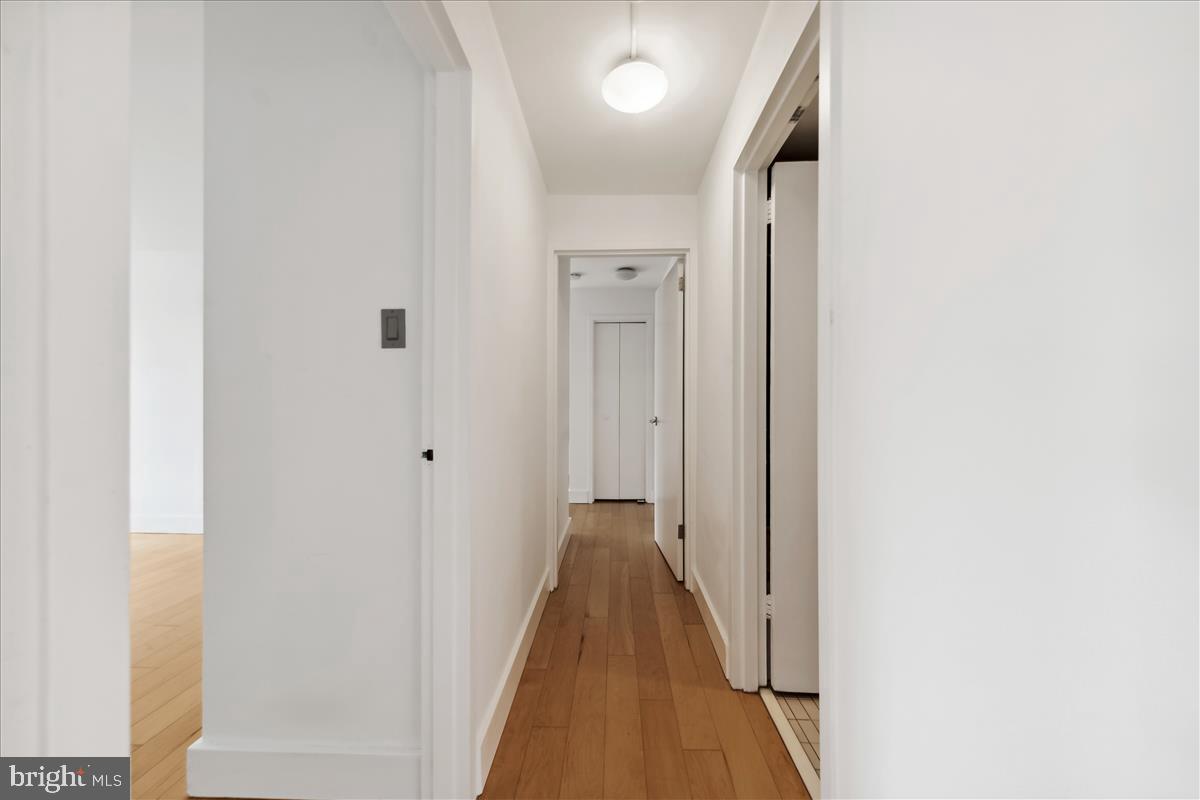 2501 Calvert Street Northwest, Unit 804 Washington, DC 20008 - Photo 17 of 45 Unit hallway