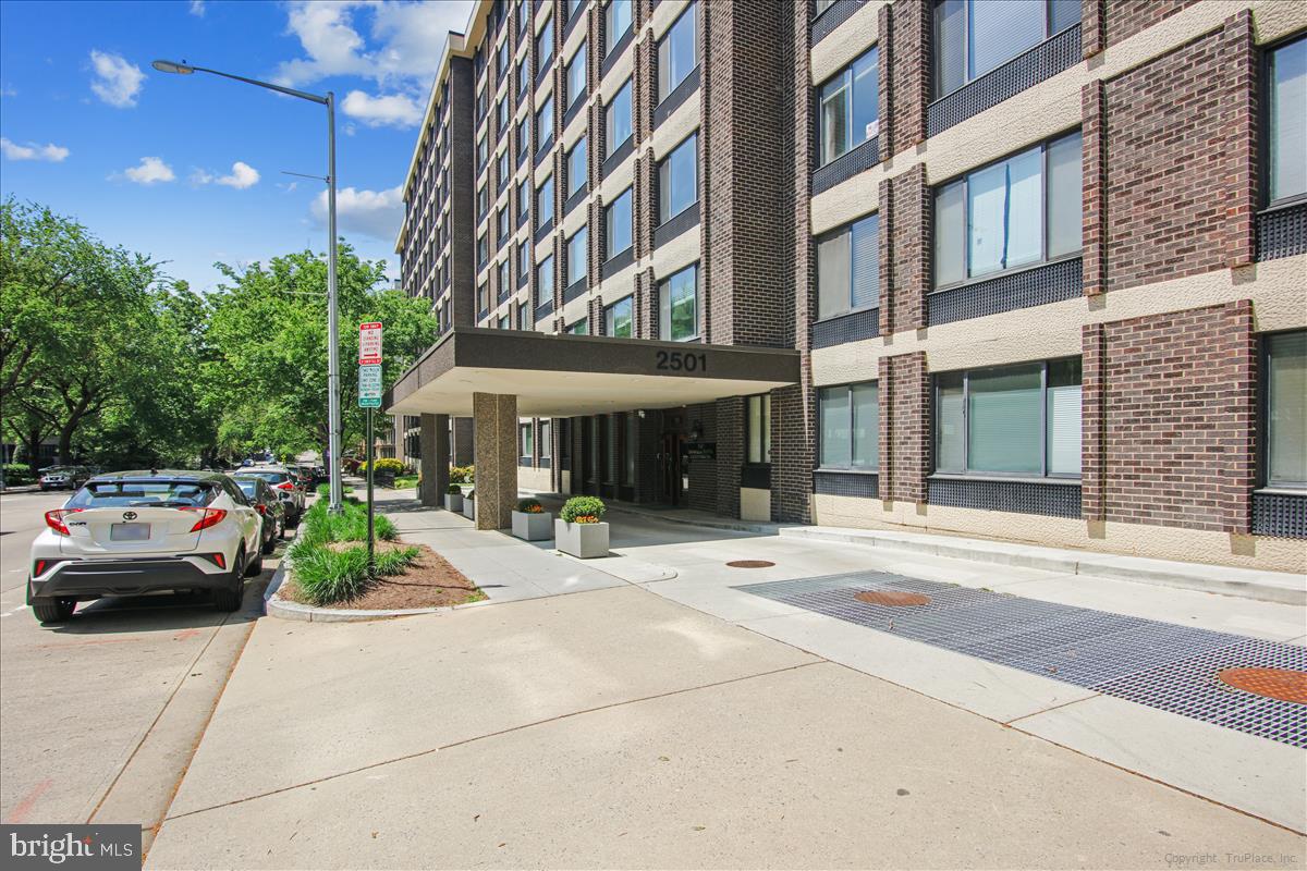 2501 Calvert Street Northwest, Unit 804 Washington, DC 20008 - Photo 2 of 45 Shoreham North Condominium