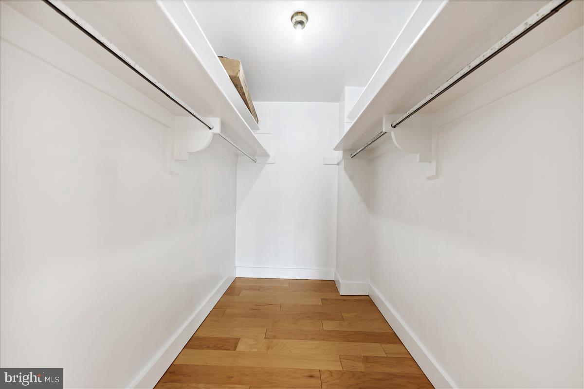 2501 Calvert Street Northwest, Unit 804 Washington, DC 20008 - Photo 26 of 45 Bedroom 2 walk in closet