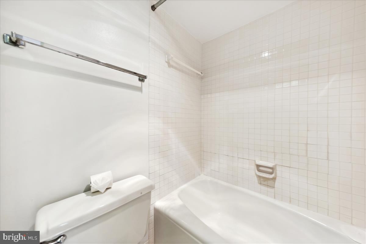 2501 Calvert Street Northwest, Unit 804 Washington, DC 20008 - Photo 34 of 45 Bathroom 2