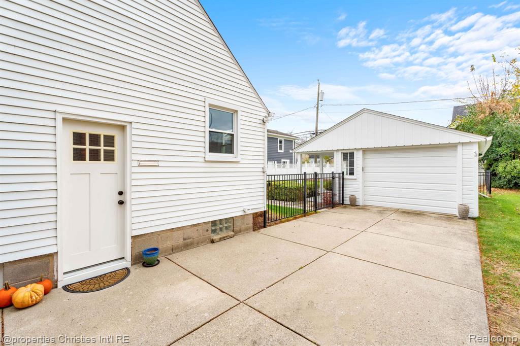 1748 Webster Street Birmingham, MI 48009 - Photo 25 of 32