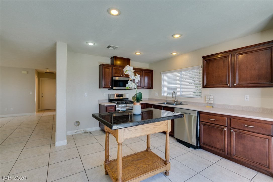 1147 Cathedral Ridge Street Henderson, NV 89052 - Photo 29 of 40 Gallery Image 29