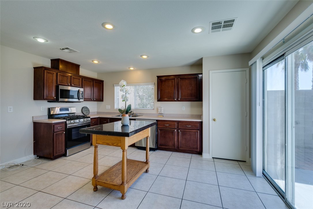 1147 Cathedral Ridge Street Henderson, NV 89052 - Photo 3 of 40 Gallery Image 3