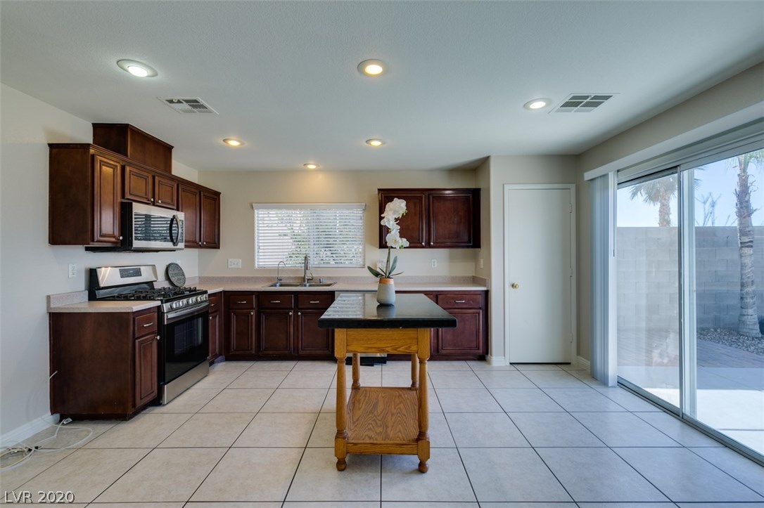 1147 Cathedral Ridge Street Henderson, NV 89052 - Photo 4 of 40 Gallery Image 4