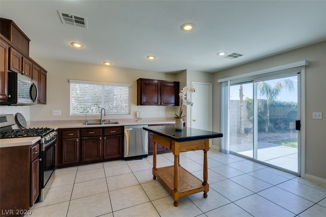 1147 Cathedral Ridge Street Henderson, NV 89052 - Photo 5 of 40 Gallery Image 5