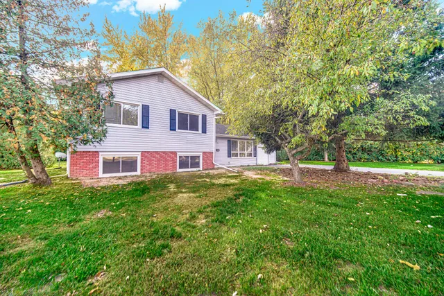 $230,000 | 25 East Hoehn Street, Wheatfield, IN 46392