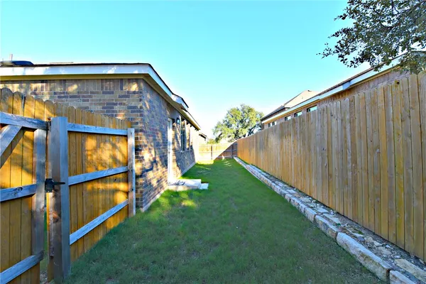 $1,895 | 544 John Muir Trail, Leander, TX 78641