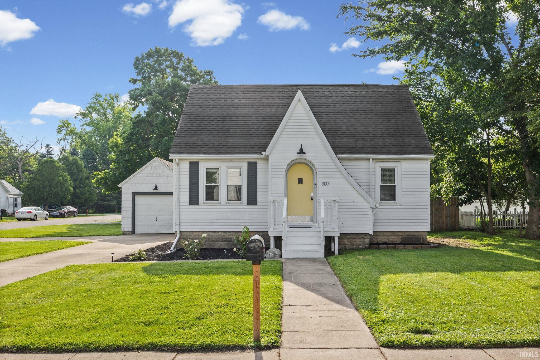 307 North Jackson Avenue Fowler, IN 47944 - Photo 1 of 34