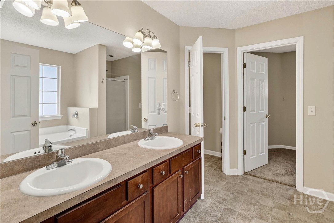 147 Barrington Road Pooler, GA 31322 - Photo 15 of 25 Master Bath
