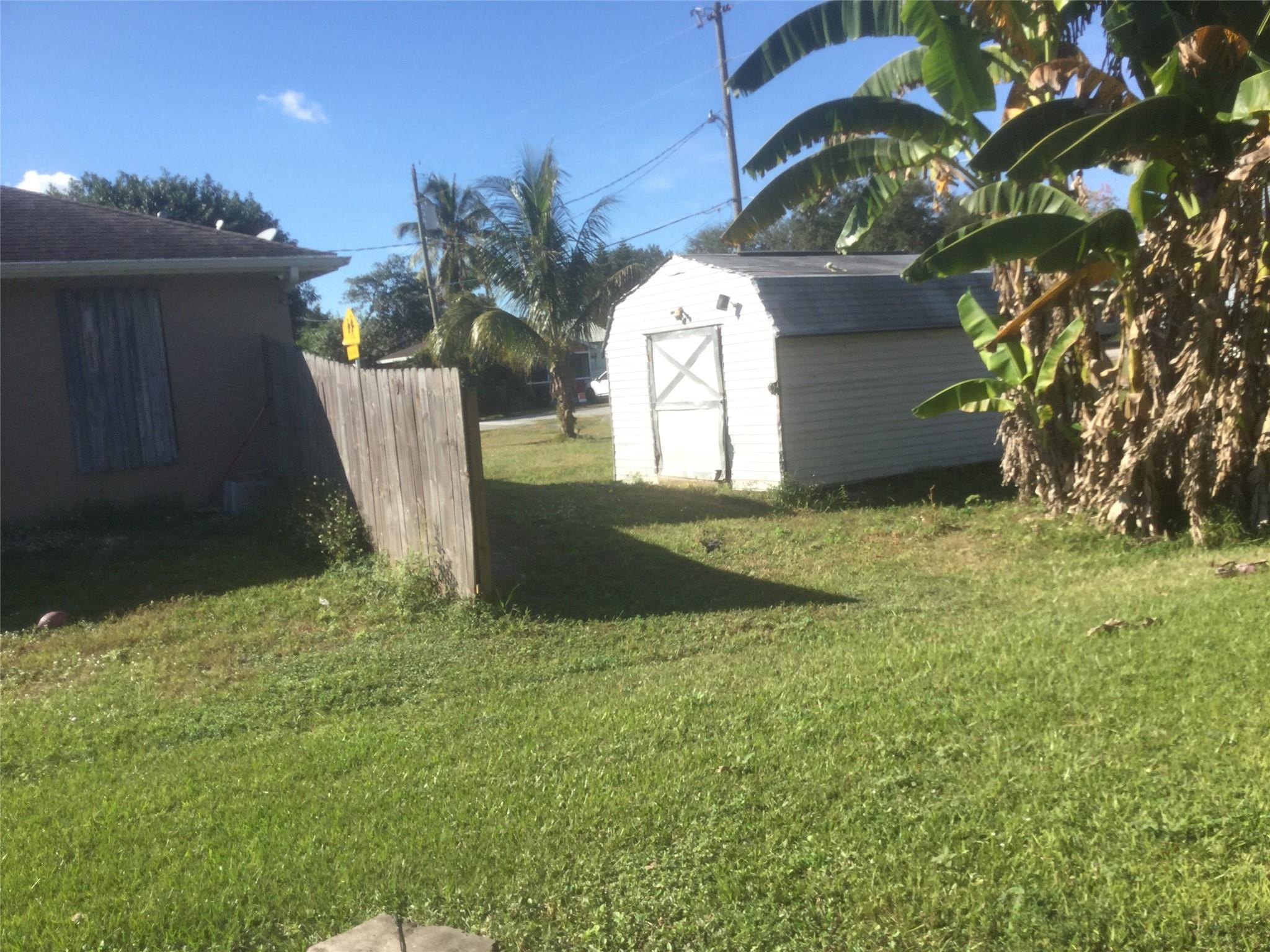 299 Avenue L Moore Haven, FL 33471 - Photo 6 of 9 Photo 6