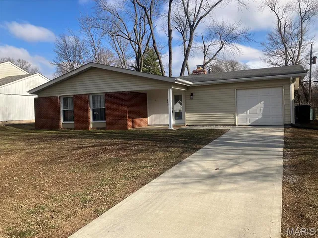 $2,000 | 207 Vale Drive, Fairview Heights, IL 62208