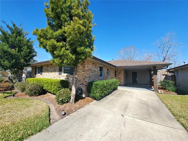 $2,400 | 112 Stockfleth Street, Belle Chasse, LA 70037