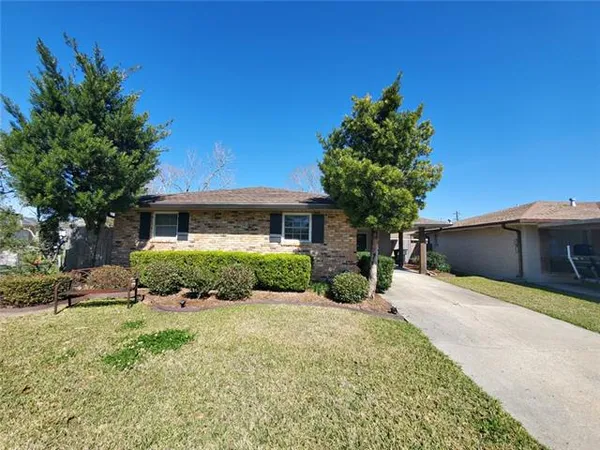 $2,400 | 112 Stockfleth Street, Belle Chasse, LA 70037