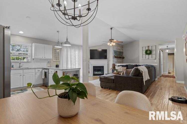 3716 Carney Boulevard Springfield, IL 62712 - Photo 11 of 36