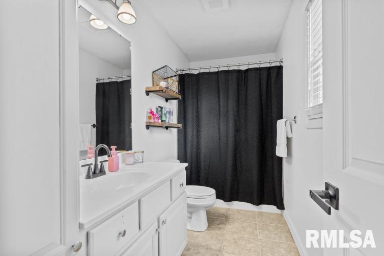 3716 Carney Boulevard Springfield, IL 62712 - Photo 15 of 36