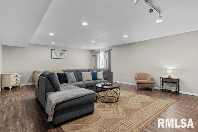 3716 Carney Boulevard Springfield, IL 62712 - Photo 26 of 36