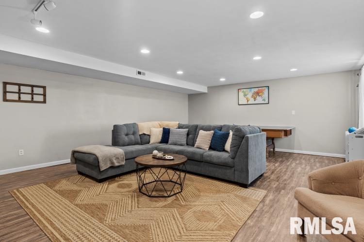 3716 Carney Boulevard Springfield, IL 62712 - Photo 27 of 36