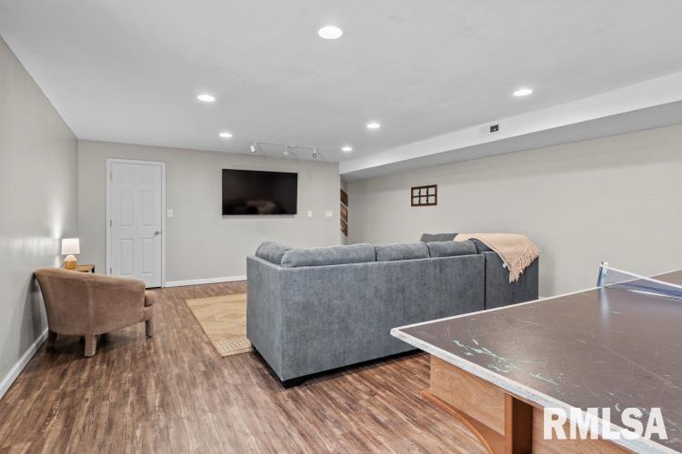 3716 Carney Boulevard Springfield, IL 62712 - Photo 28 of 36