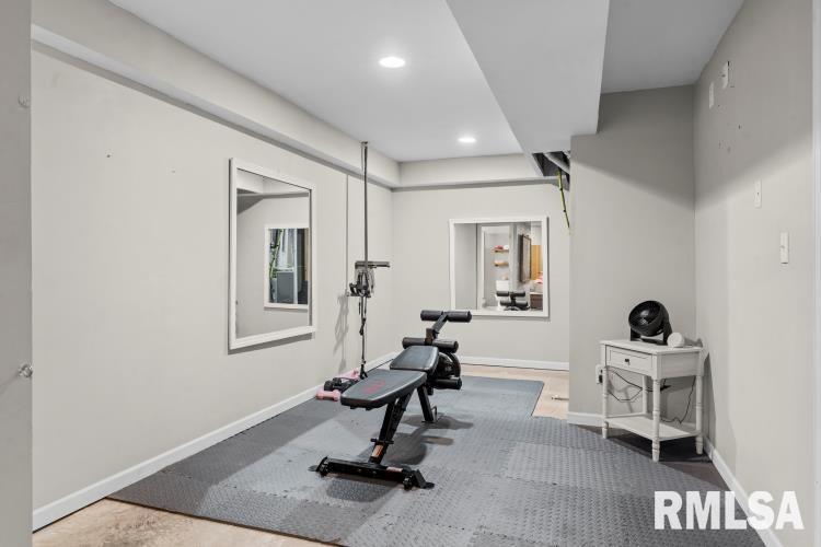 3716 Carney Boulevard Springfield, IL 62712 - Photo 29 of 36