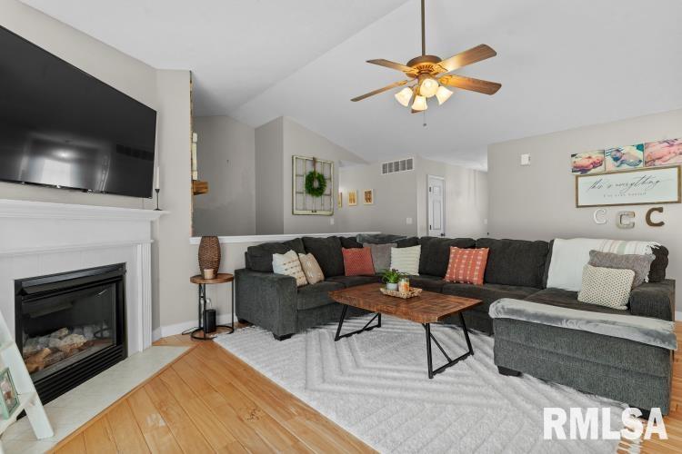 3716 Carney Boulevard Springfield, IL 62712 - Photo 4 of 36