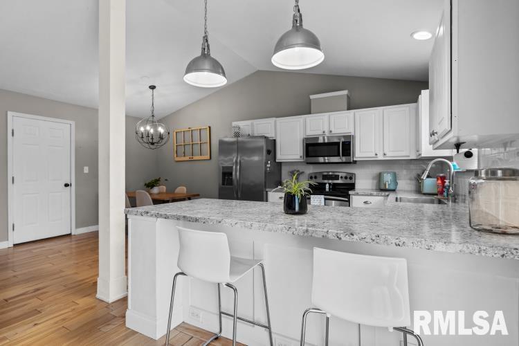 3716 Carney Boulevard Springfield, IL 62712 - Photo 6 of 36