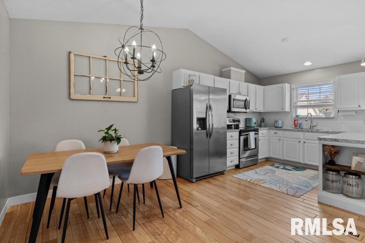 3716 Carney Boulevard Springfield, IL 62712 - Photo 10 of 36