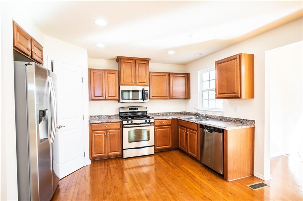 248 Long Ridge Drive Coraopolis, PA 15108 - Photo 5 of 25 Gallery Image 5