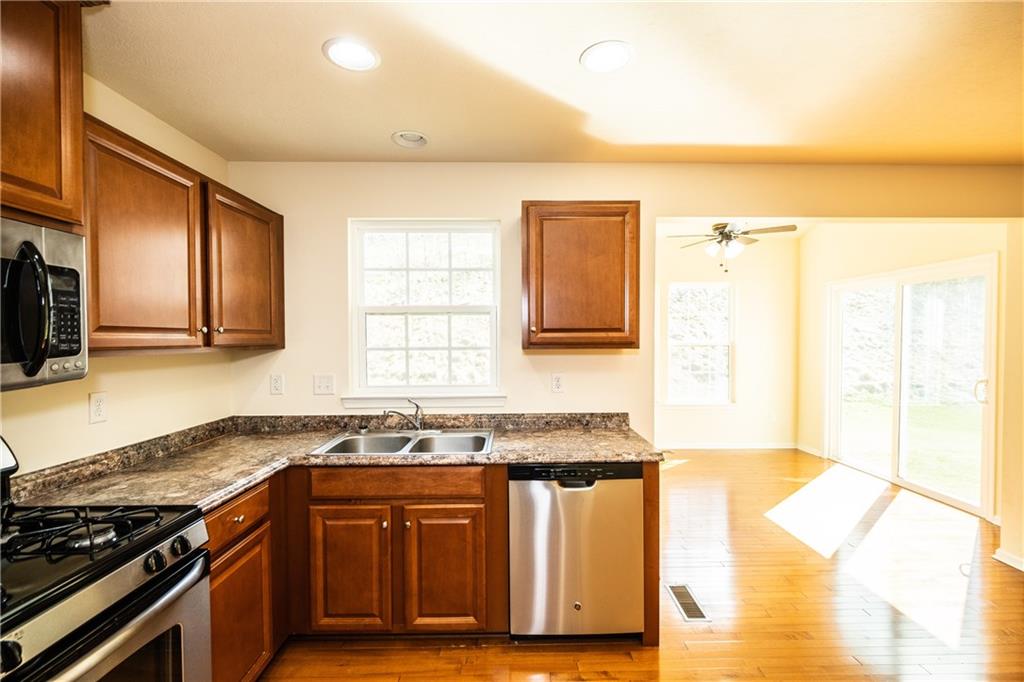 248 Long Ridge Drive Coraopolis, PA 15108 - Photo 7 of 25 Gallery Image 7