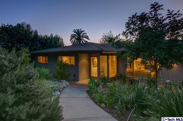 385 Manford Way Pasadena, CA 91105 - Photo 2 of 44 a front view of a house with a yard