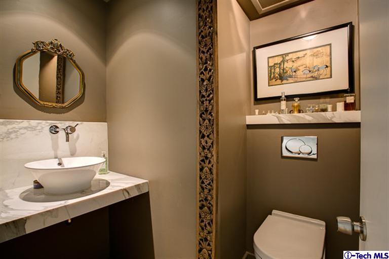 385 Manford Way Pasadena, CA 91105 - Photo 17 of 44 a bathroom with a toilet a sink and a mirror