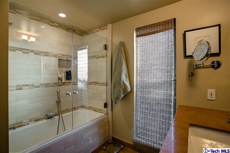 385 Manford Way Pasadena, CA 91105 - Photo 24 of 44 a bathroom with a shower and a bath tub